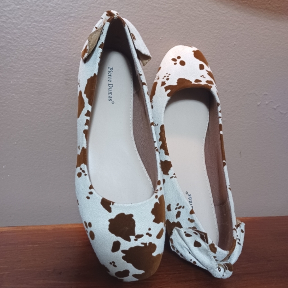 Pierre Dumas Women's Cow Print Flats NWOT